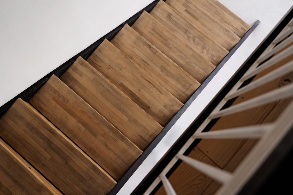 scale in legno per interni su misura